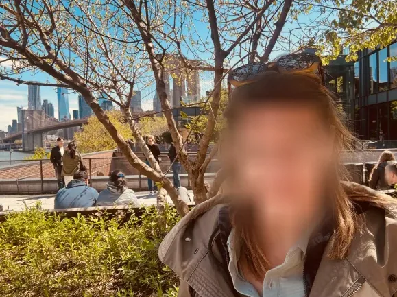 Amber, 39