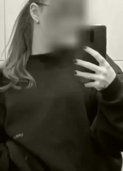 Chaima, 19