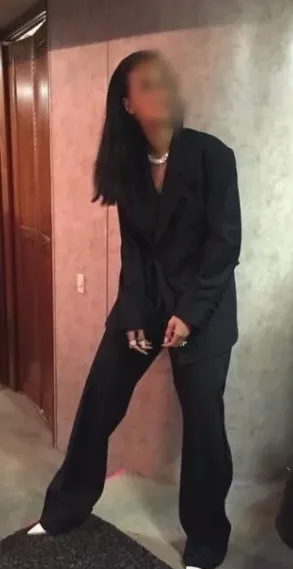 Demi, 23