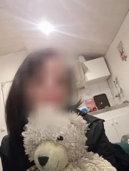 Emma, 37