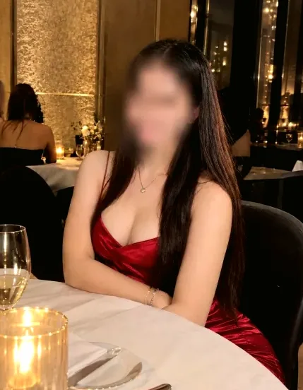 Emma, 30
