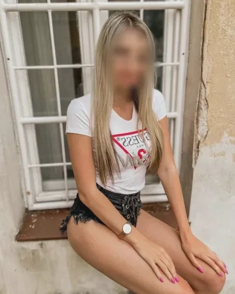 Nikki, 31