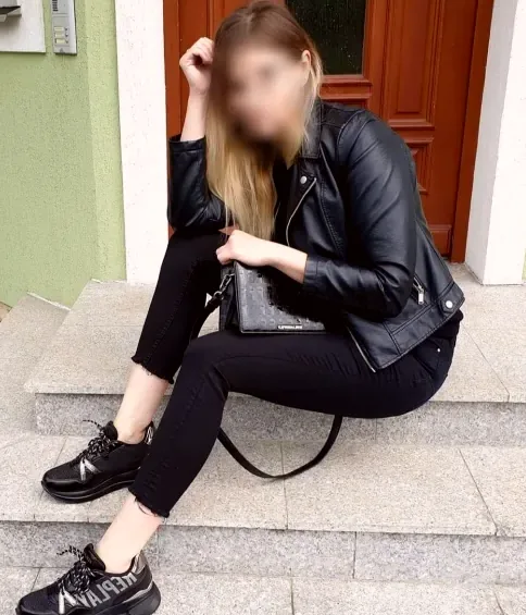 Nina, 37