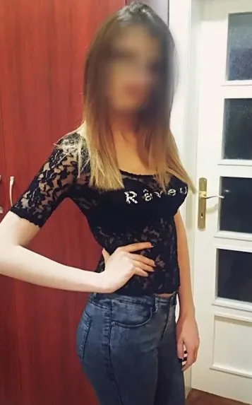 Sandra, 32