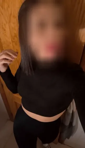 Zeynep, 28